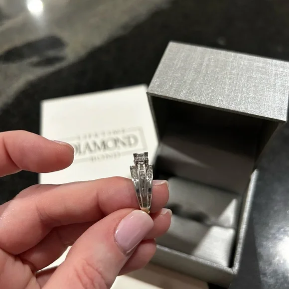 Zales Silver PAST PRESENT FUTURE anniversary Diamond Ring - Picture 5 of 11